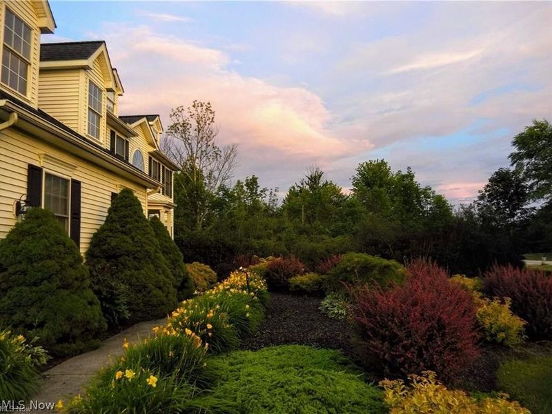 10055 Locust Grove Drive, Chardon, OH 44024 Photo 2