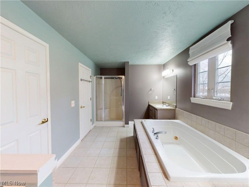 10055 Locust Grove Drive, Chardon, OH 44024 Photo 26