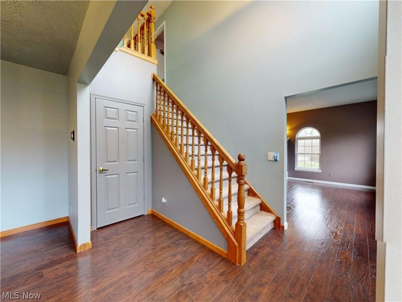 10055 Locust Grove Drive, Chardon, OH 44024 Photo 3