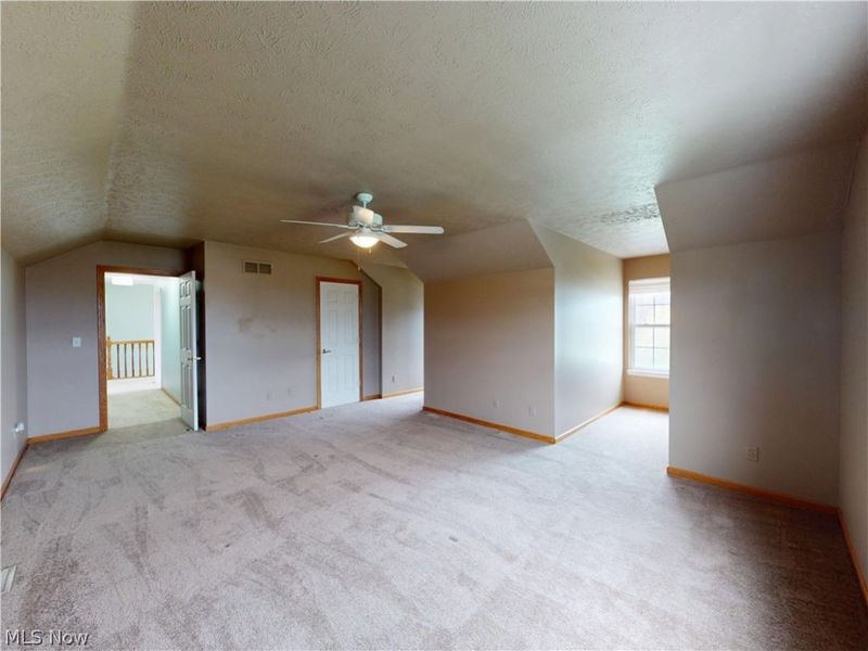 10055 Locust Grove Drive, Chardon, OH 44024 Photo 32