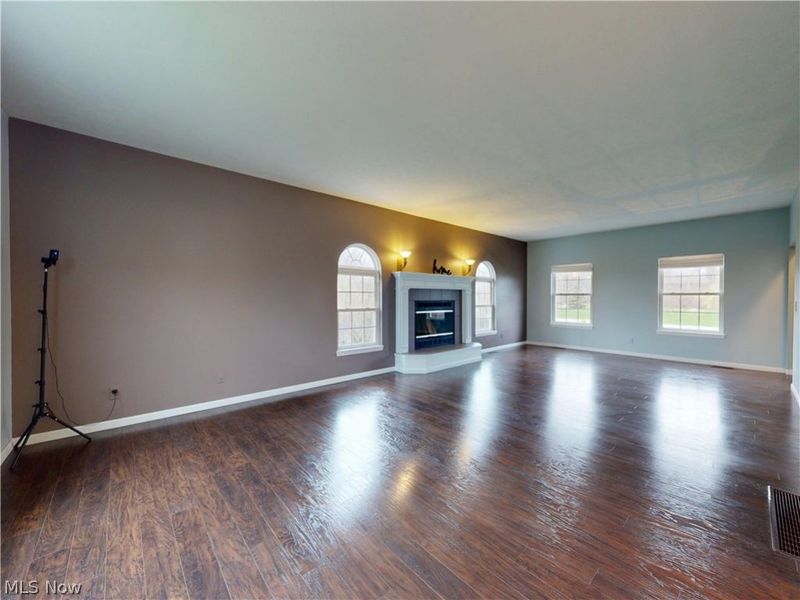 10055 Locust Grove Drive, Chardon, OH 44024 Photo 7