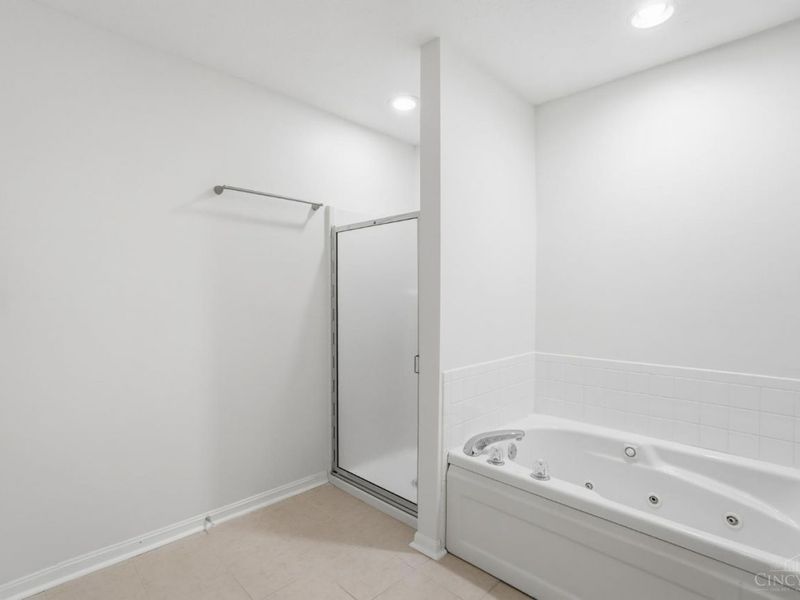 5492 Asbury Lake Drive, Unit 62, Green Township, OH 45247 Photo 18