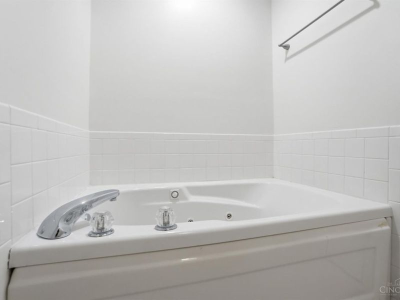 5492 Asbury Lake Drive, Unit 62, Green Township, OH 45247 Photo 19