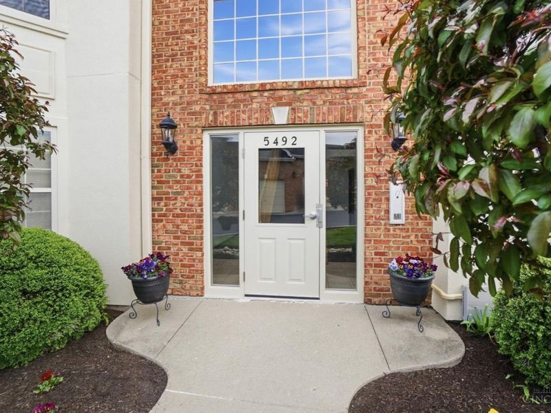 5492 Asbury Lake Drive, Unit 62, Green Township, OH 45247 Photo 2