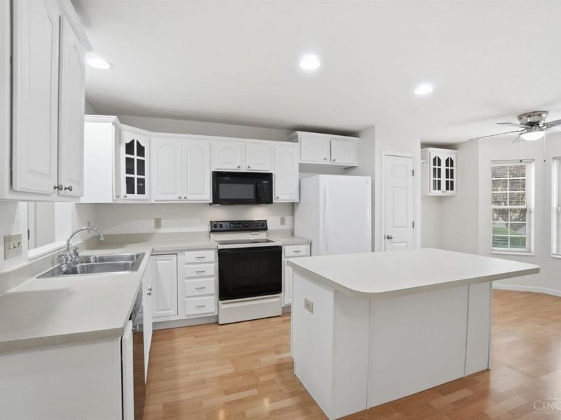 5492 Asbury Lake Drive, Unit 62, Green Township, OH 45247 Photo 9