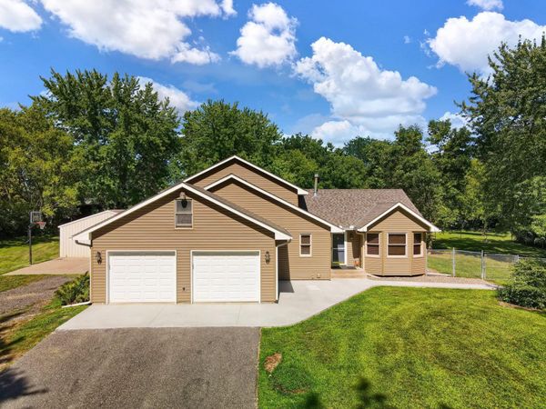 28115 Nathan Lane , Lindstrom, MN 55045