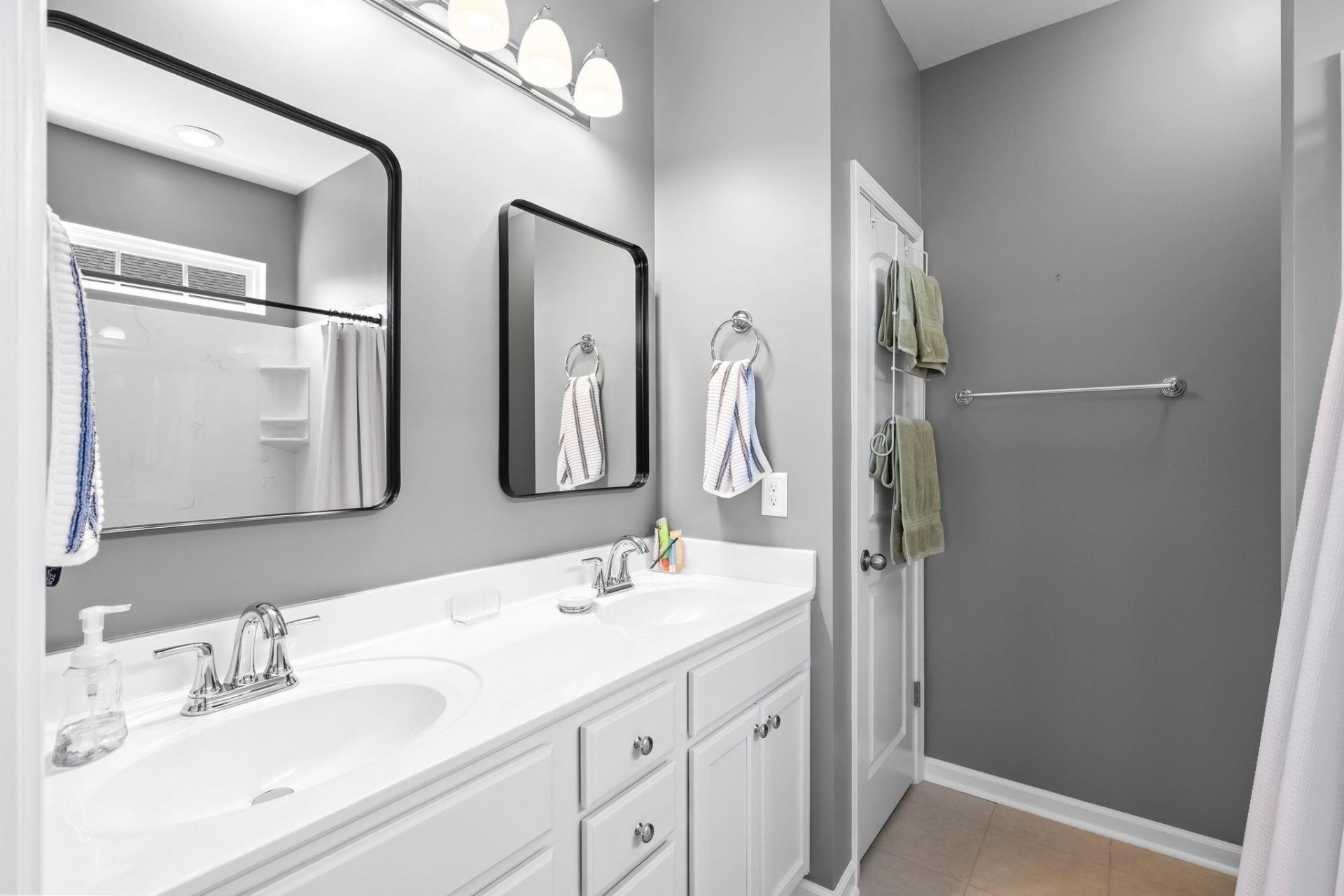 1193 Palm Crossing Dr. Photo 8