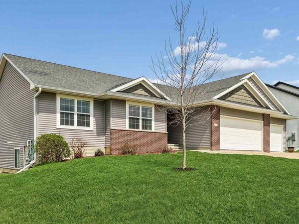 412 ROLLING HILLS DR, Tiffin, IA 52340