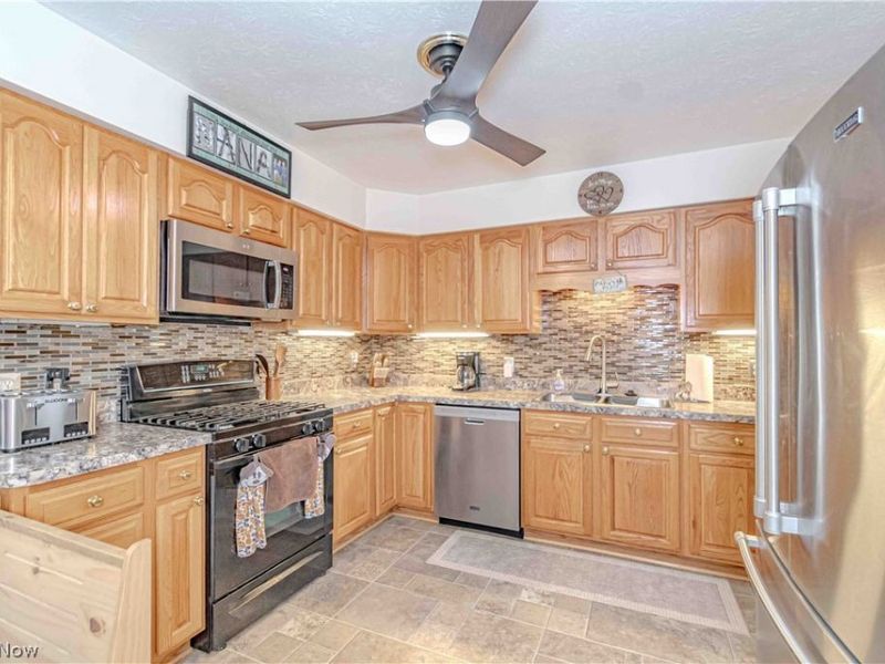 2989 Fair Oaks Drive, Norton, OH 44203 Photo 12