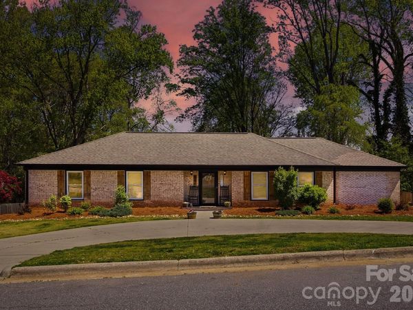 906 Hemlock Drive NE, Lenoir, NC 28645