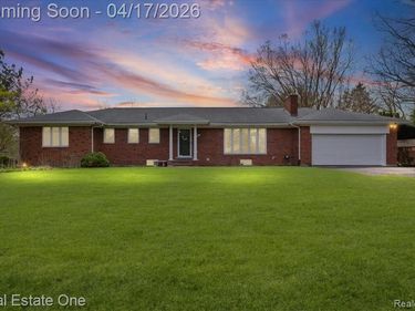 2888 Colonial Way, Bloomfield Hills, MI 48304
