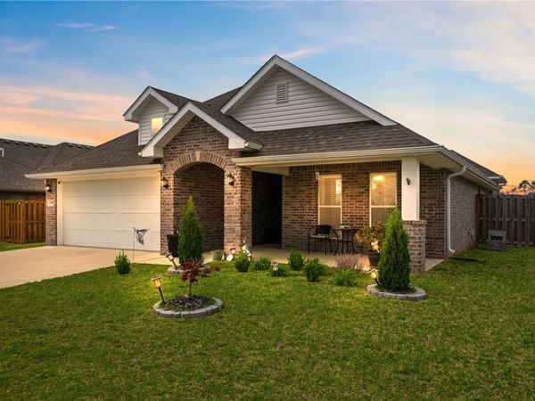 2408 England Lane , Pea Ridge, AR 72751