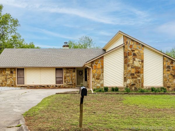 1022 N Miller Drive , Claremore, OK 74017