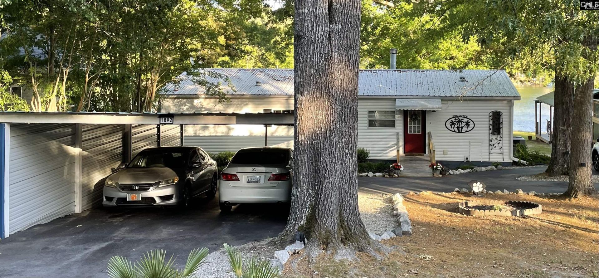 1892 Blacksgate East  Photo 5