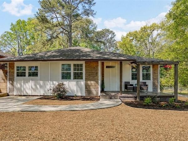 566 Woods Drive NW, Atlanta, GA 30318