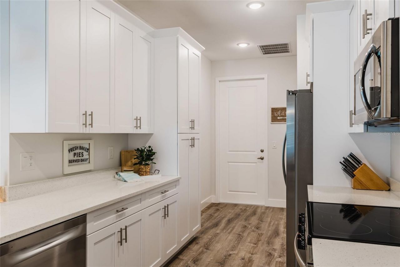 908 Hibiscus Avenue , Lehigh Acres, FL 33972 Photo