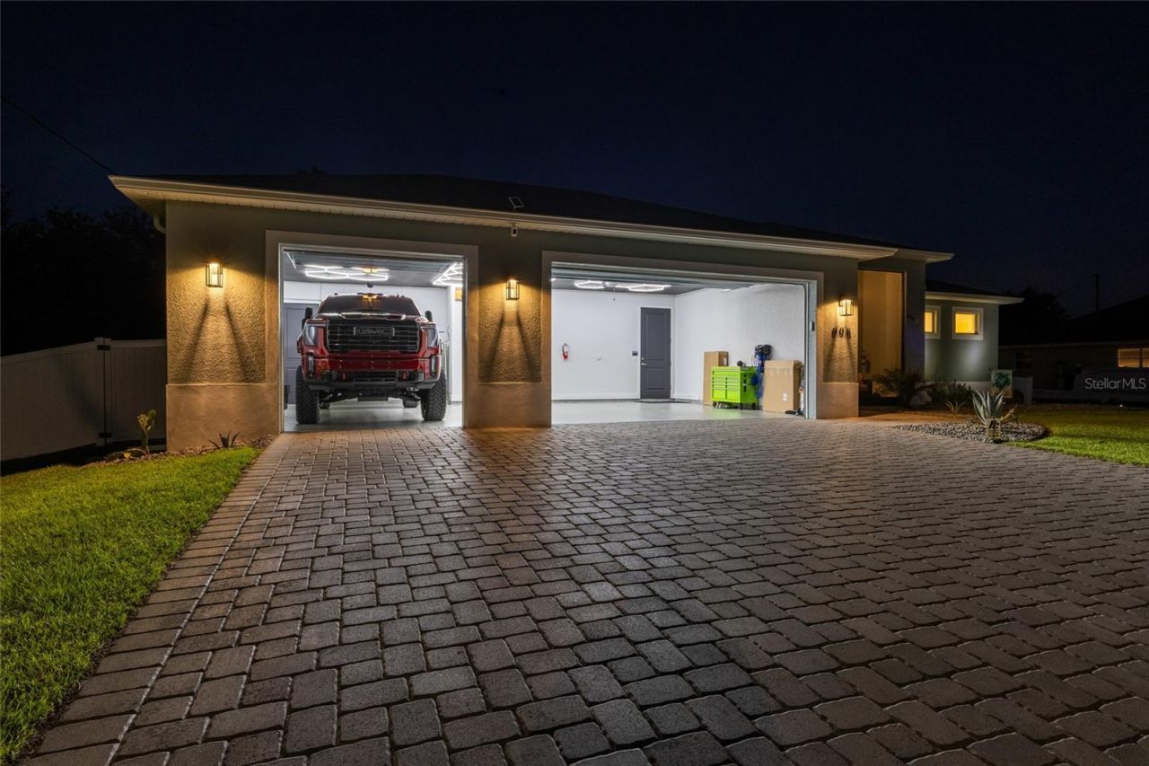 908 Hibiscus Avenue , Lehigh Acres, FL 33972 Photo