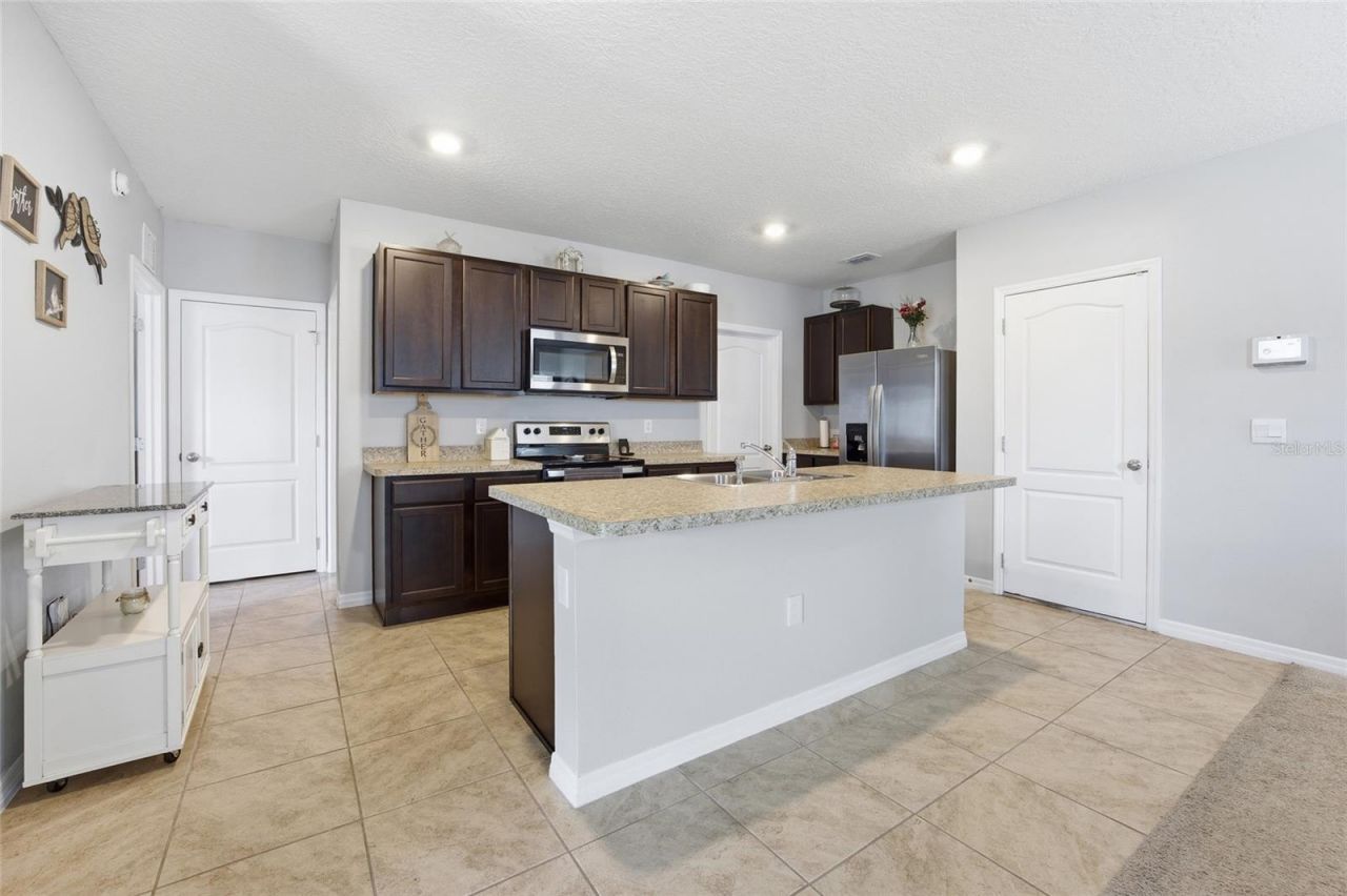2557 Shamrock Street, Tavares, FL 32778 Photo