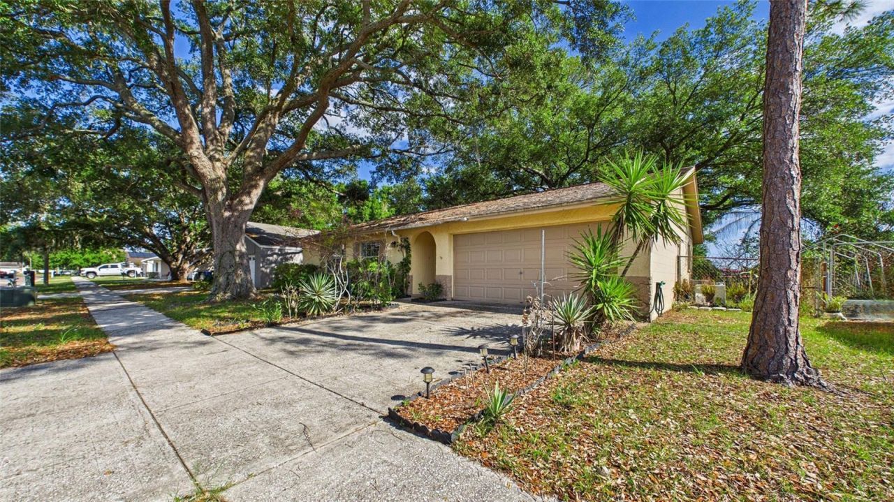 711 Regent Circle S, Brandon, FL 33511 Photo