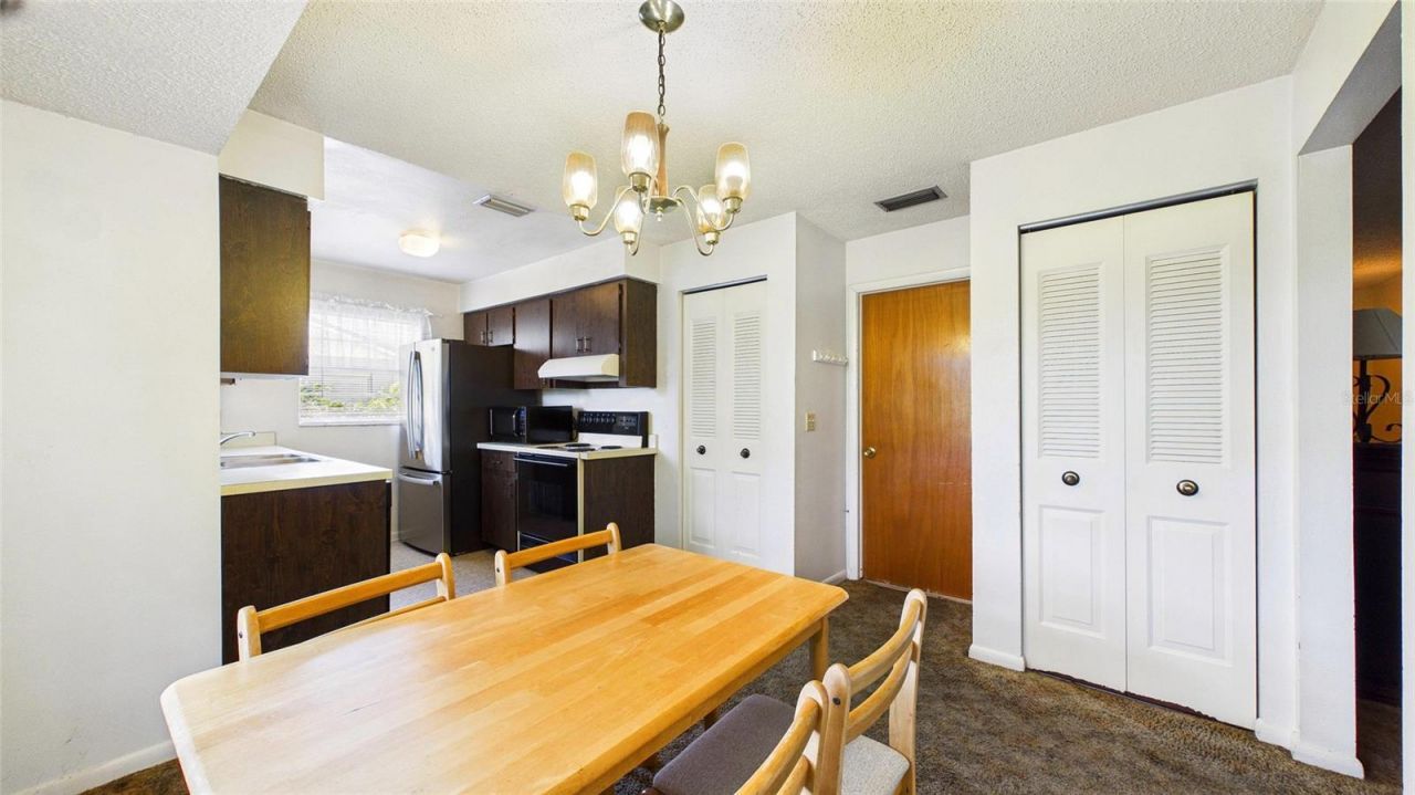 711 Regent Circle S, Brandon, FL 33511 Photo