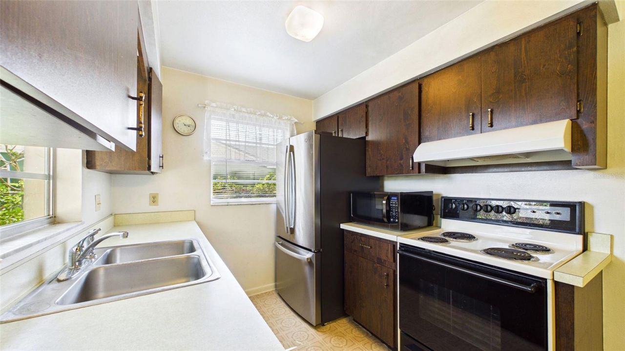 711 Regent Circle S, Brandon, FL 33511 Photo