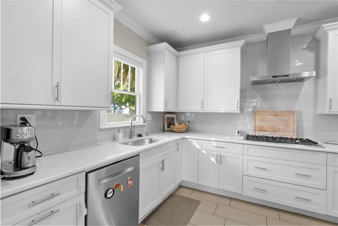 2943 W Bayshore Court, Tampa, FL 33611 Photo