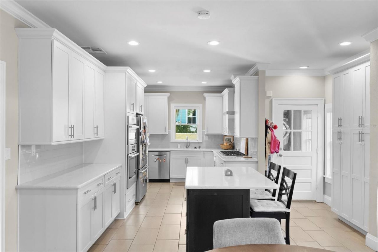 2943 W Bayshore Court, Tampa, FL 33611 Photo