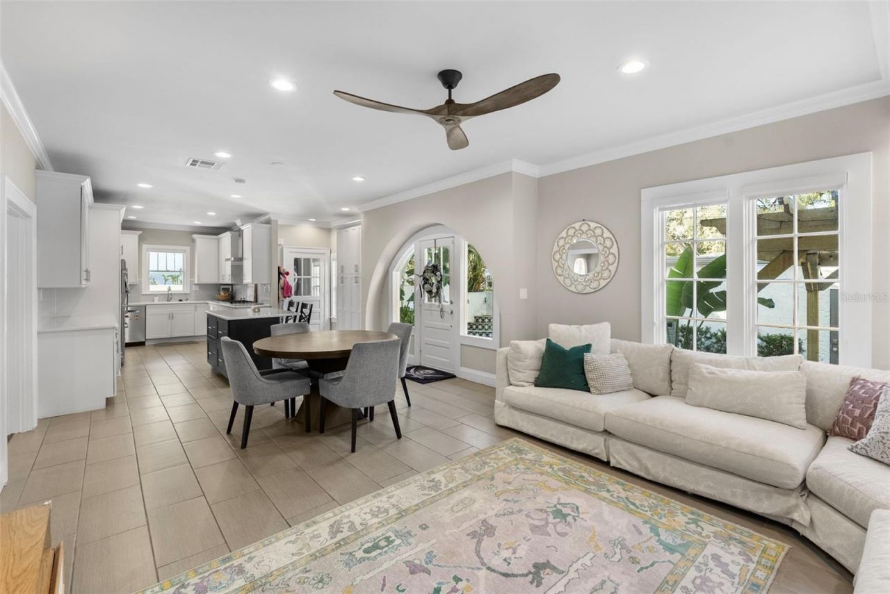 2943 W Bayshore Court, Tampa, FL 33611 Photo