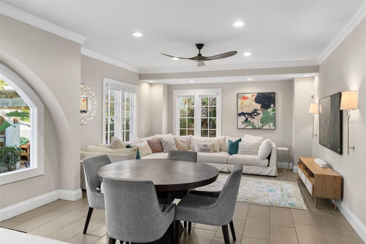 2943 W Bayshore Court, Tampa, FL 33611 Photo