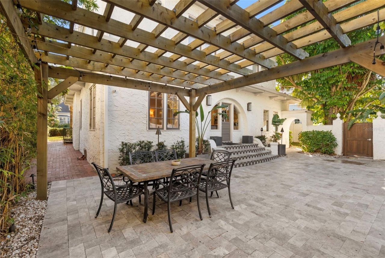 2943 W Bayshore Court, Tampa, FL 33611 Photo