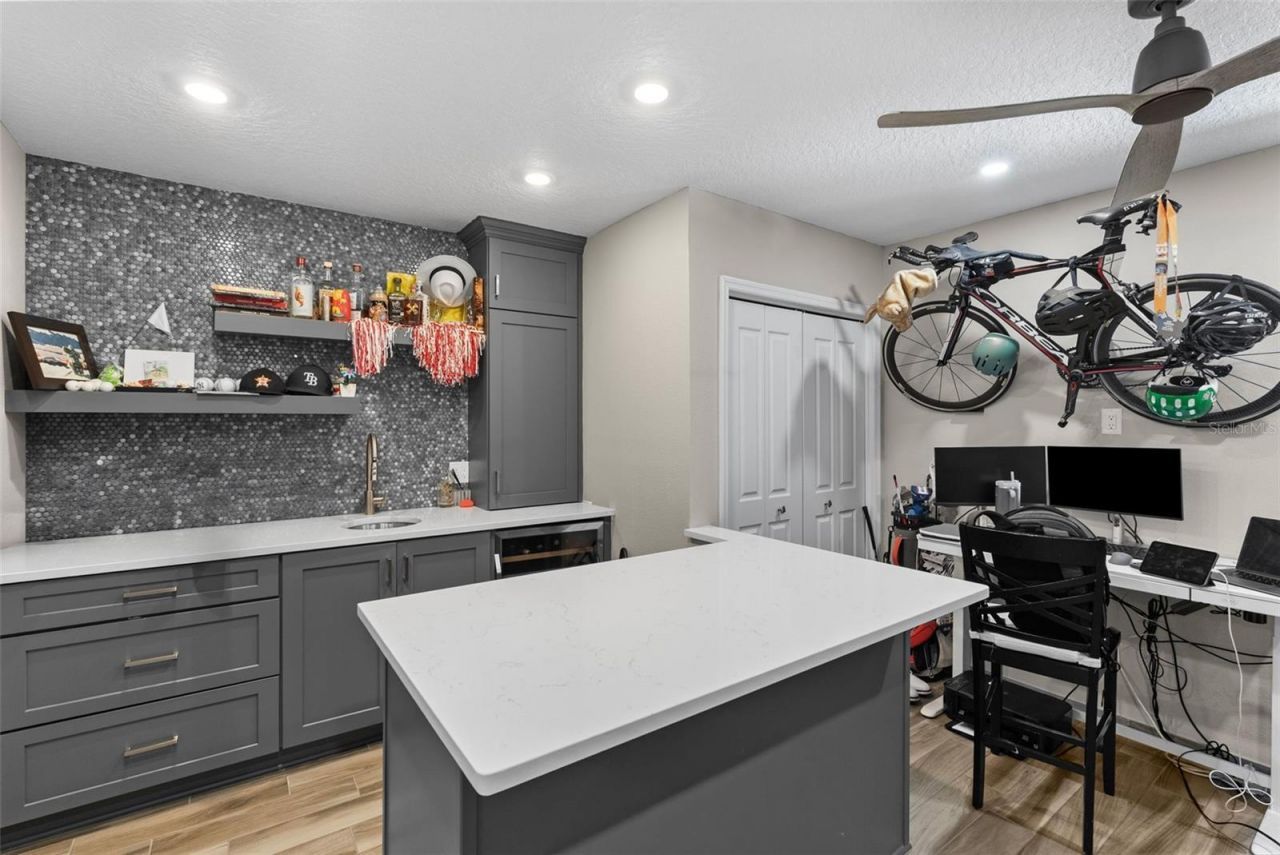2943 W Bayshore Court, Tampa, FL 33611 Photo