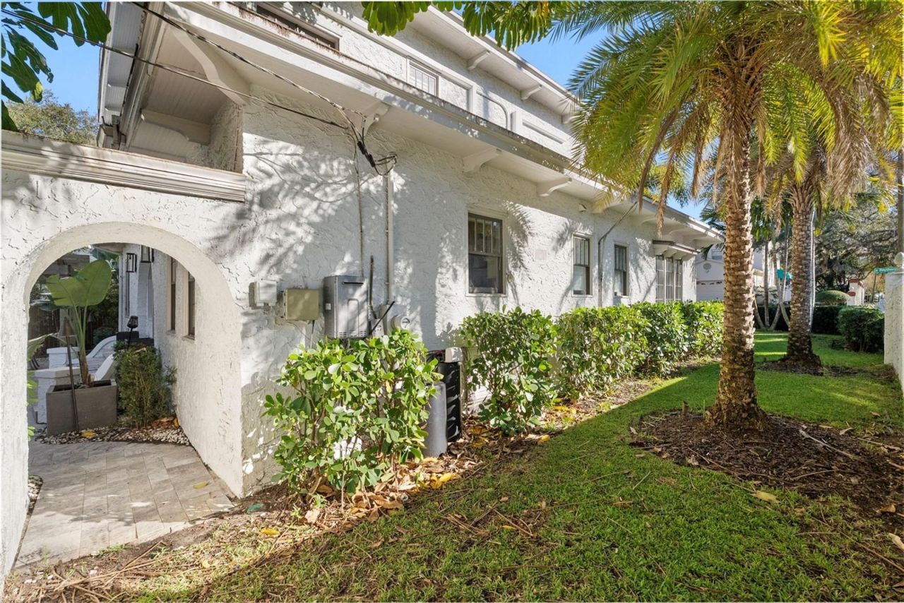 2943 W Bayshore Court, Tampa, FL 33611 Photo