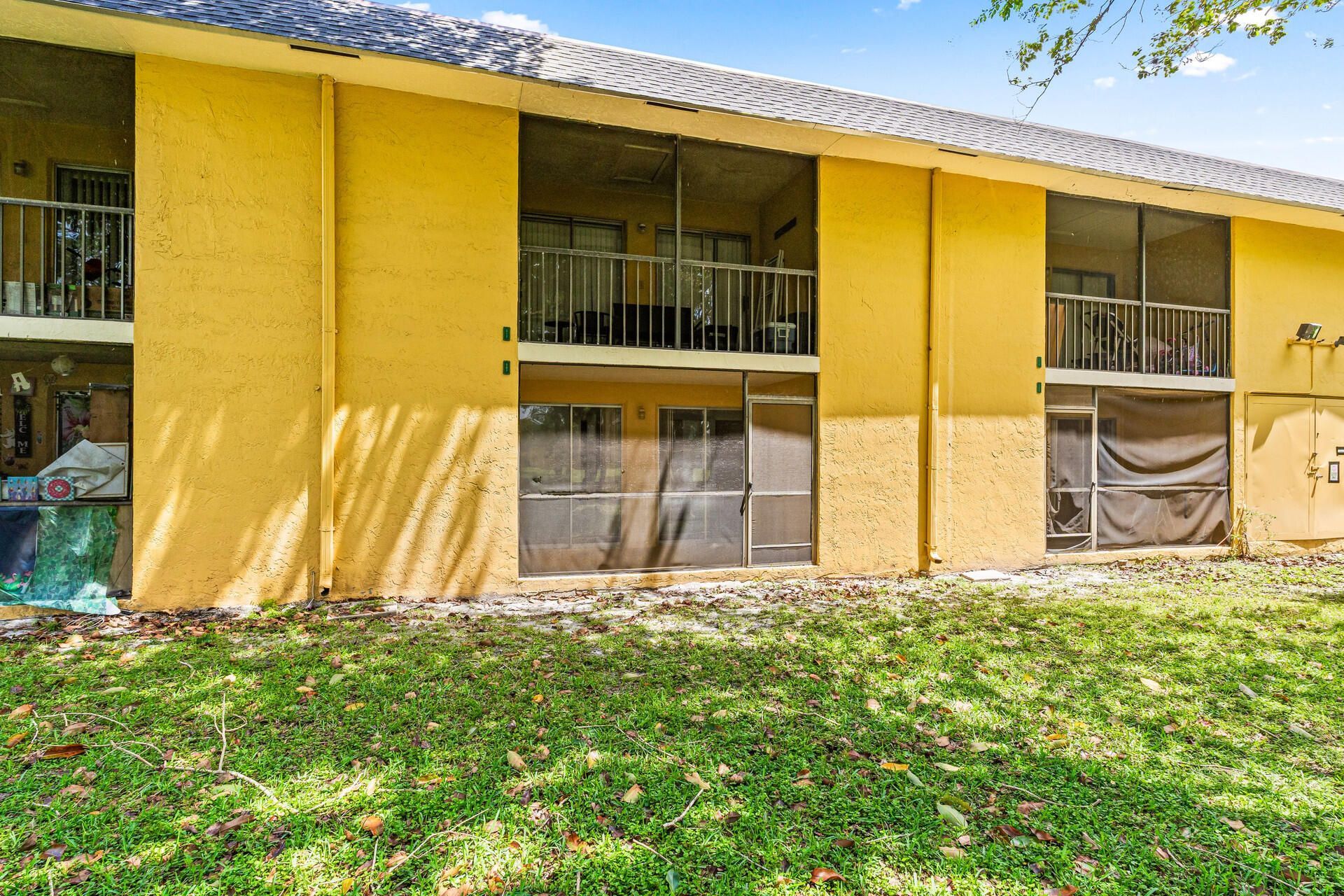 507 Meadows Circle, Boynton Beach, FL 33436 Photo