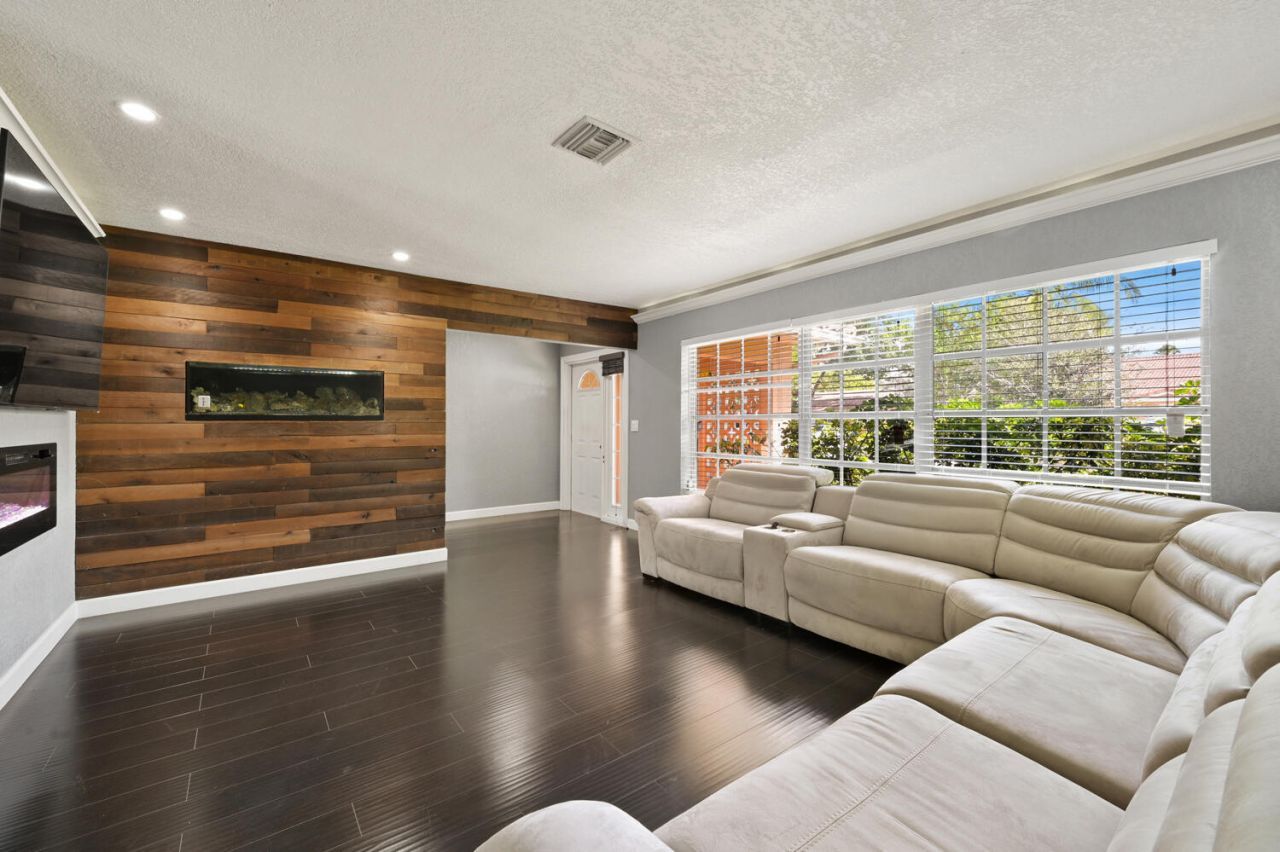 3670 NW 78th Lane, Coral Springs, FL 33065 Photo