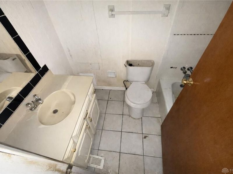 5675 Coach Drive, Unit D, Dayton, OH 45440 Photo 14