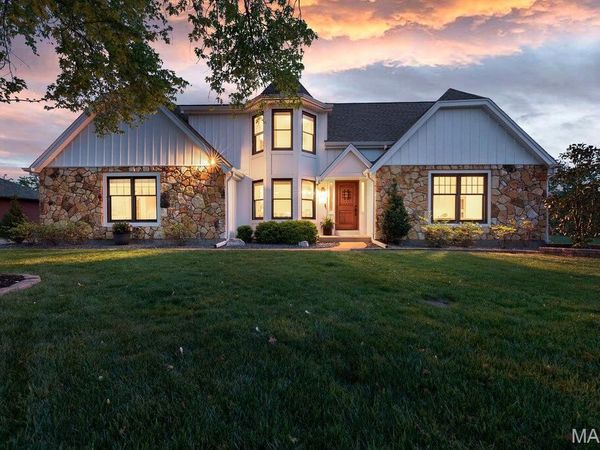 5276 Bloomfield Drive, St Louis, MO 63129