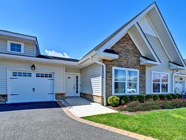 3105 Fox Hill Drive , Baiting Hollow, NY 11933