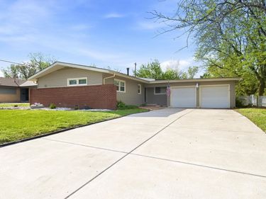 5701 Memphis St, Bel Aire, KS 67220