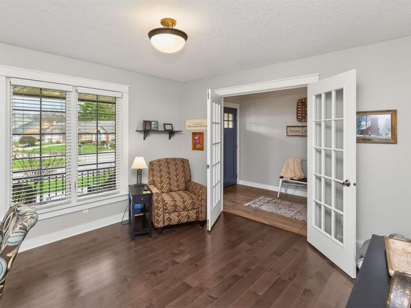 8011 Sheridan Drive , Urbandale, IA 50322