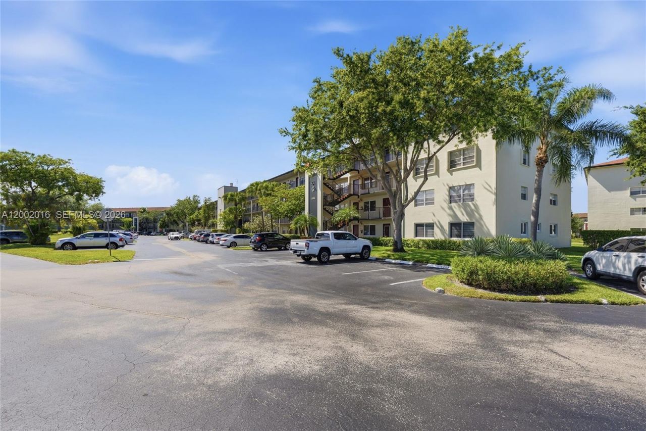 13255 SW 9th Ct, Unit 413G, Pembroke Pines, FL 33027 Photo