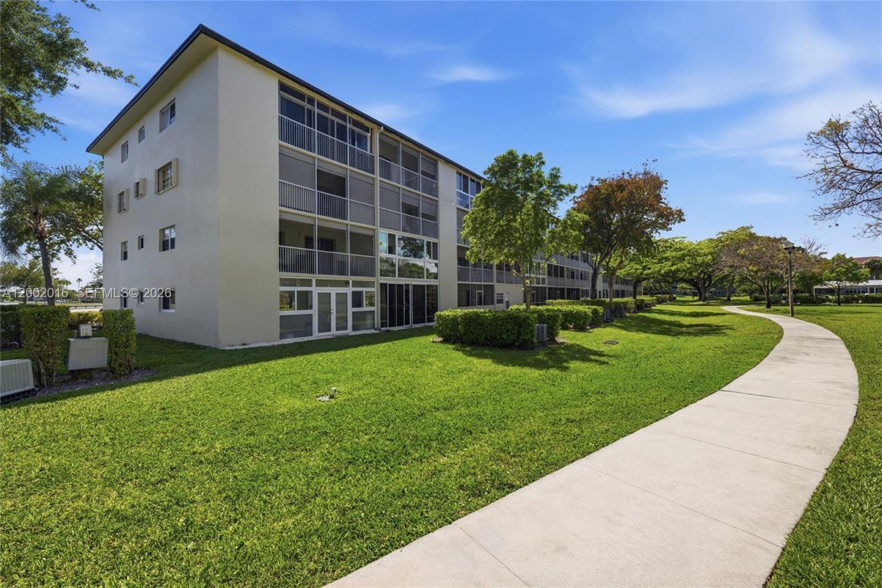 13255 SW 9th Ct, Unit 413G, Pembroke Pines, FL 33027 Photo