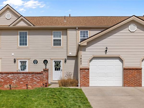 1427 Yorktown Dr , Lawrence, PA 15055