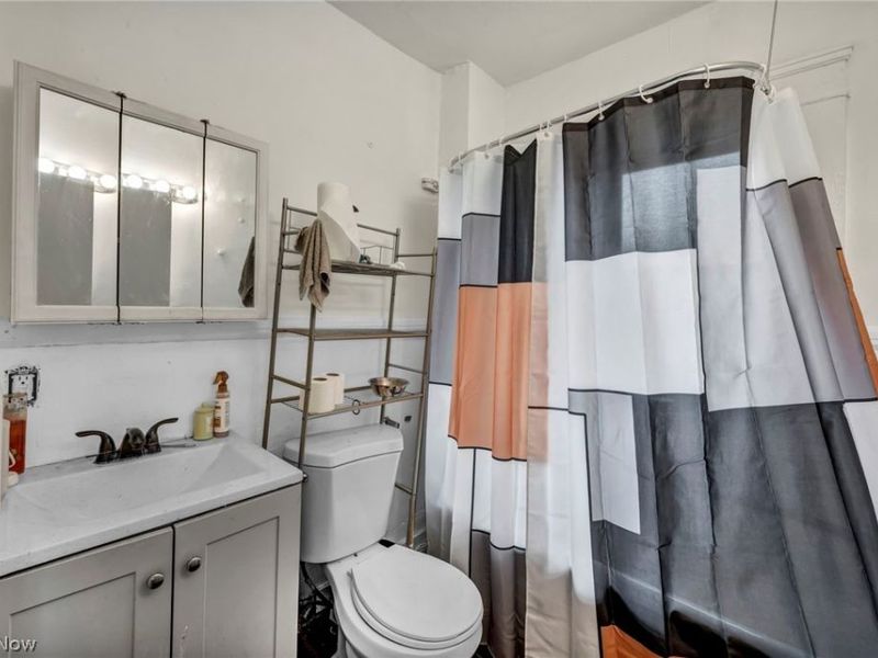 10116 North Boulevard , Cleveland, OH 44108 Photo 14