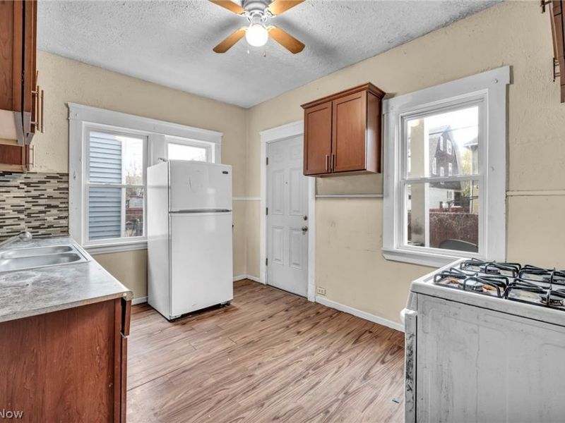 10116 North Boulevard , Cleveland, OH 44108 Photo 21