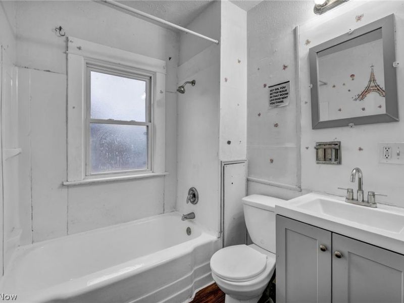 10116 North Boulevard , Cleveland, OH 44108 Photo 33