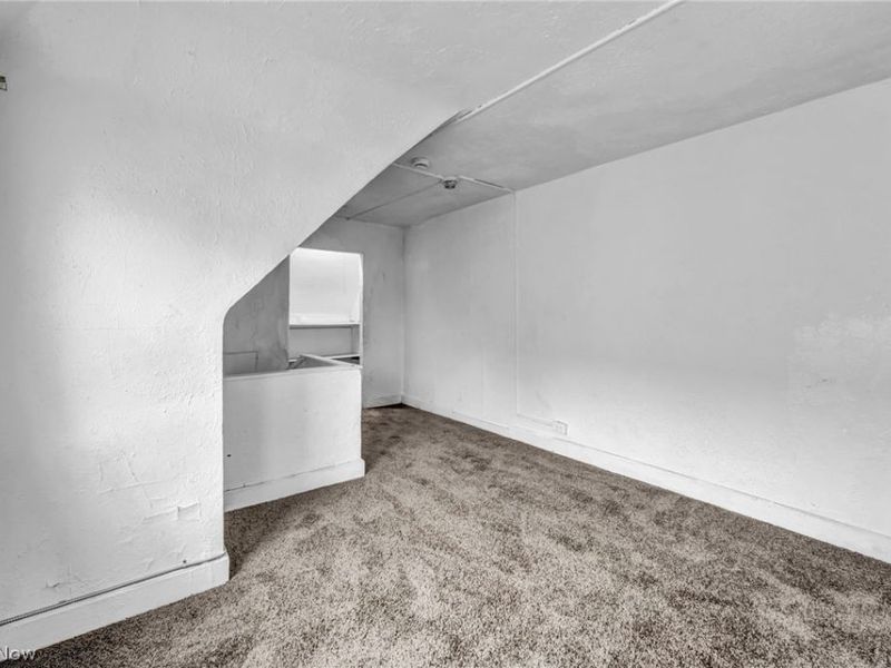 10116 North Boulevard , Cleveland, OH 44108 Photo 38