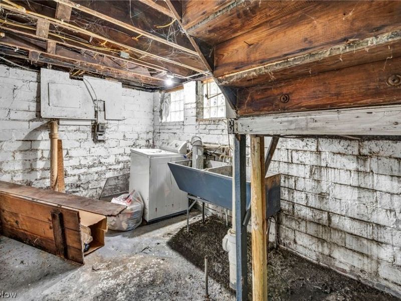 10116 North Boulevard , Cleveland, OH 44108 Photo 45