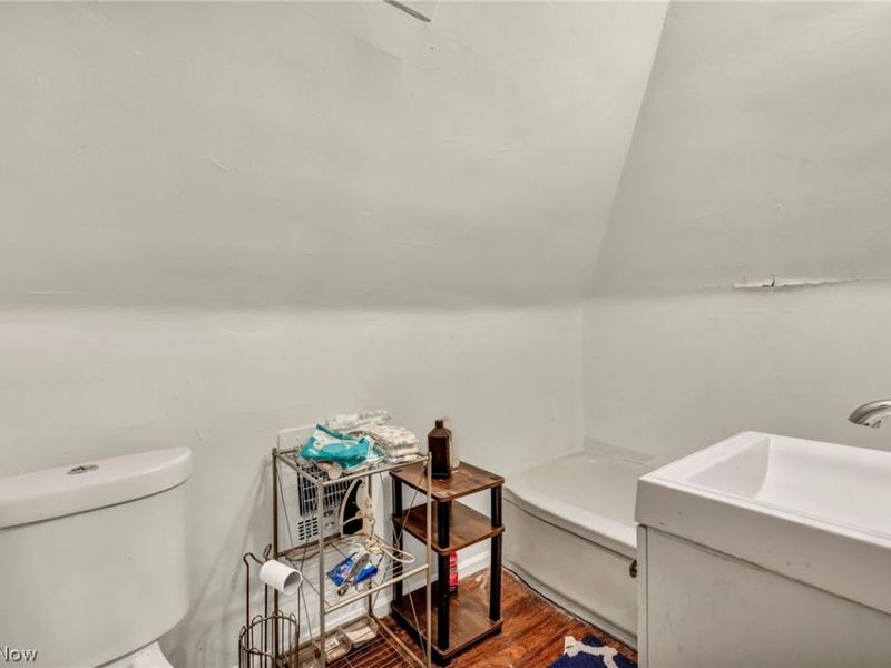 10116 North Boulevard , Cleveland, OH 44108 Photo 46