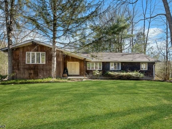 24 Deerhaven Ln, Jefferson, NJ 07435