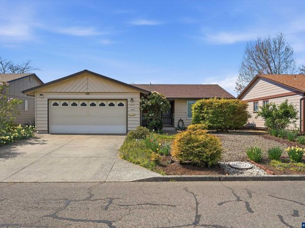 375 S Columbia Dr, Woodburn, OR 97071